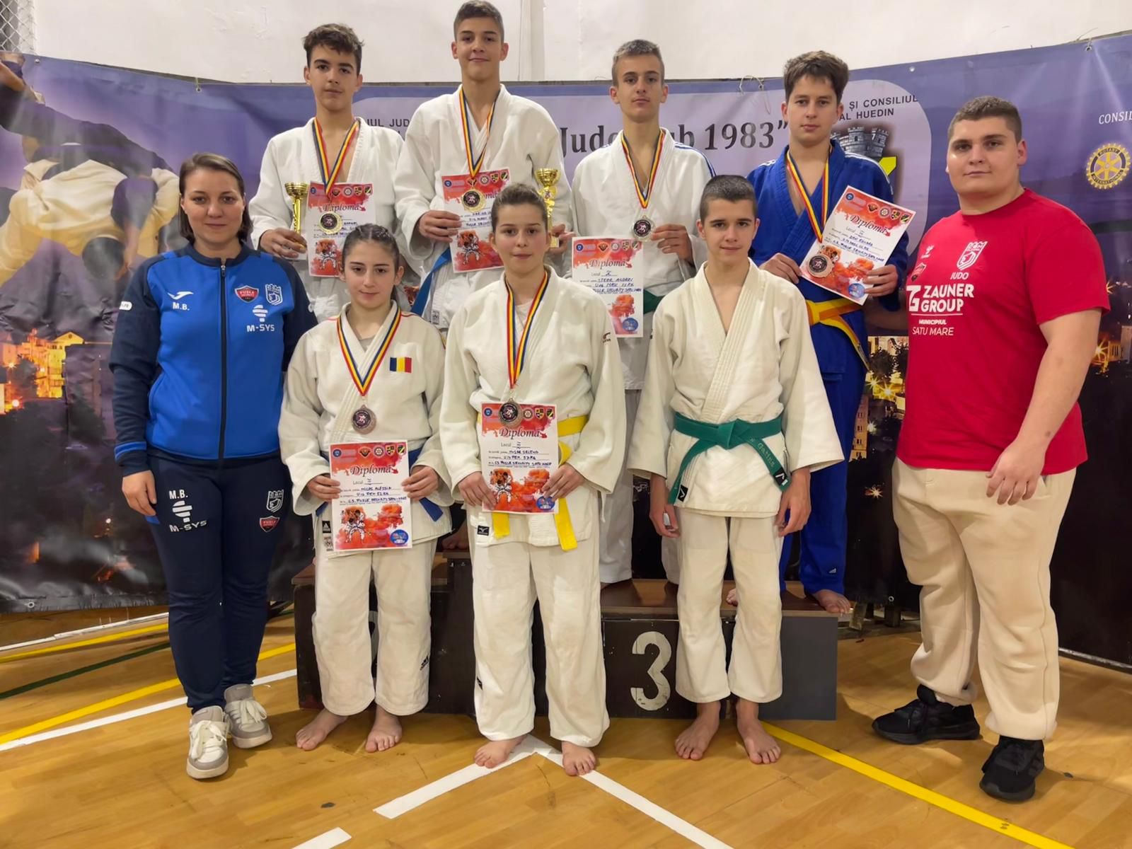 Șase medalii aduse de elevii lui Marian Halas de la Huedin